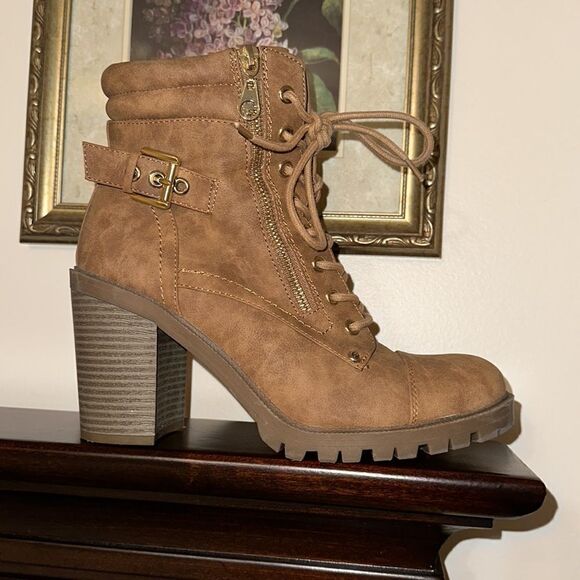 Guess 9.5 M Jaylee Light Brown Faux Leather Lace-up Side Zip Heeled Ankle Boots - Picture 5 of 17